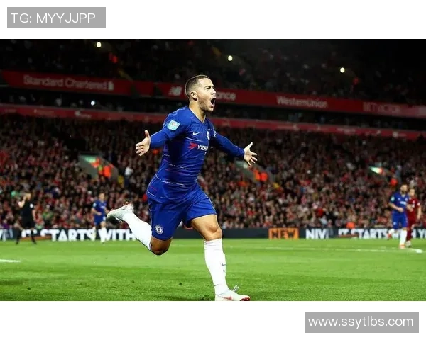 足球明星壁纸精选：感受绿茵场上的激情与荣耀，球王风采尽显眼前